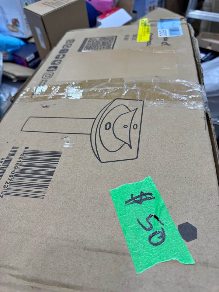 Chateau Pedestal Bathroom Sink Round Single Faucet Hole