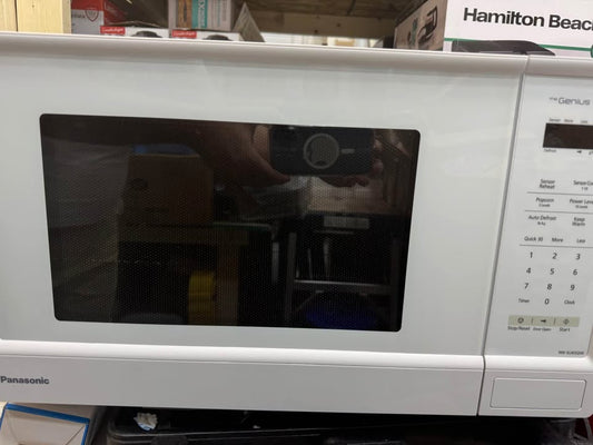Panasonic 1.3 cu.ft, Genius 1100 W Microwave Oven, White, NNSU65QW, 1100 W Microwave Oven